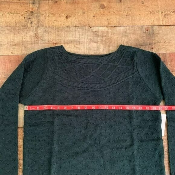 Croft and barrow women’s size medium green knit crew neck sweater - Picture 2 of 8